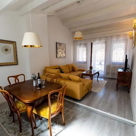 Apt Mia Apartment *